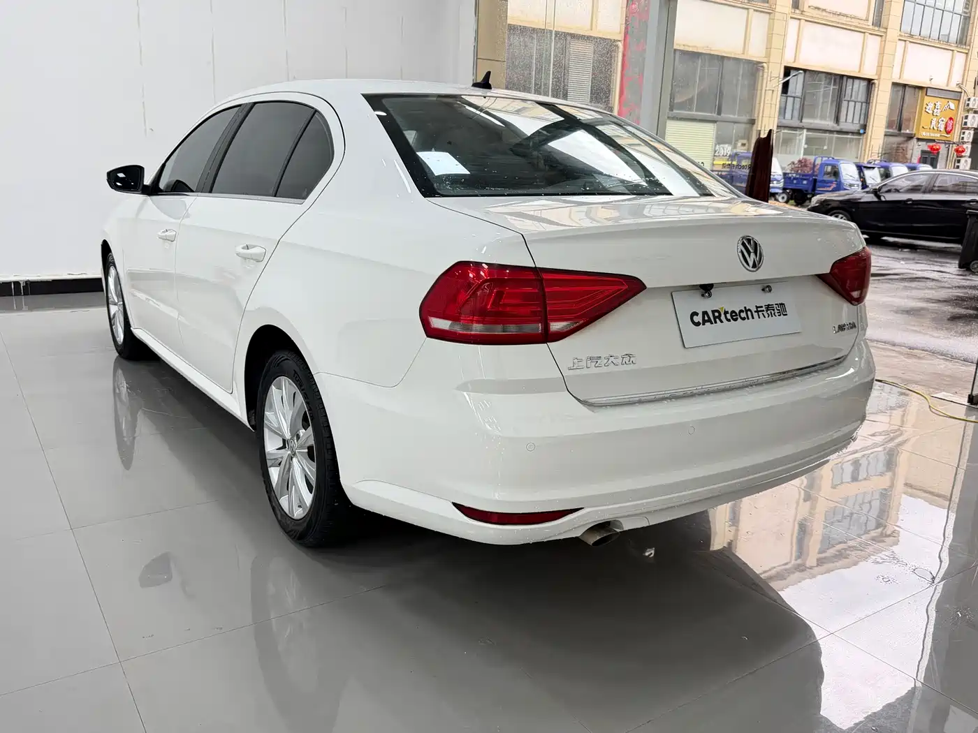 Volkswagen Lavida 2017 1.6L Automatic Comfort Edition фото 8