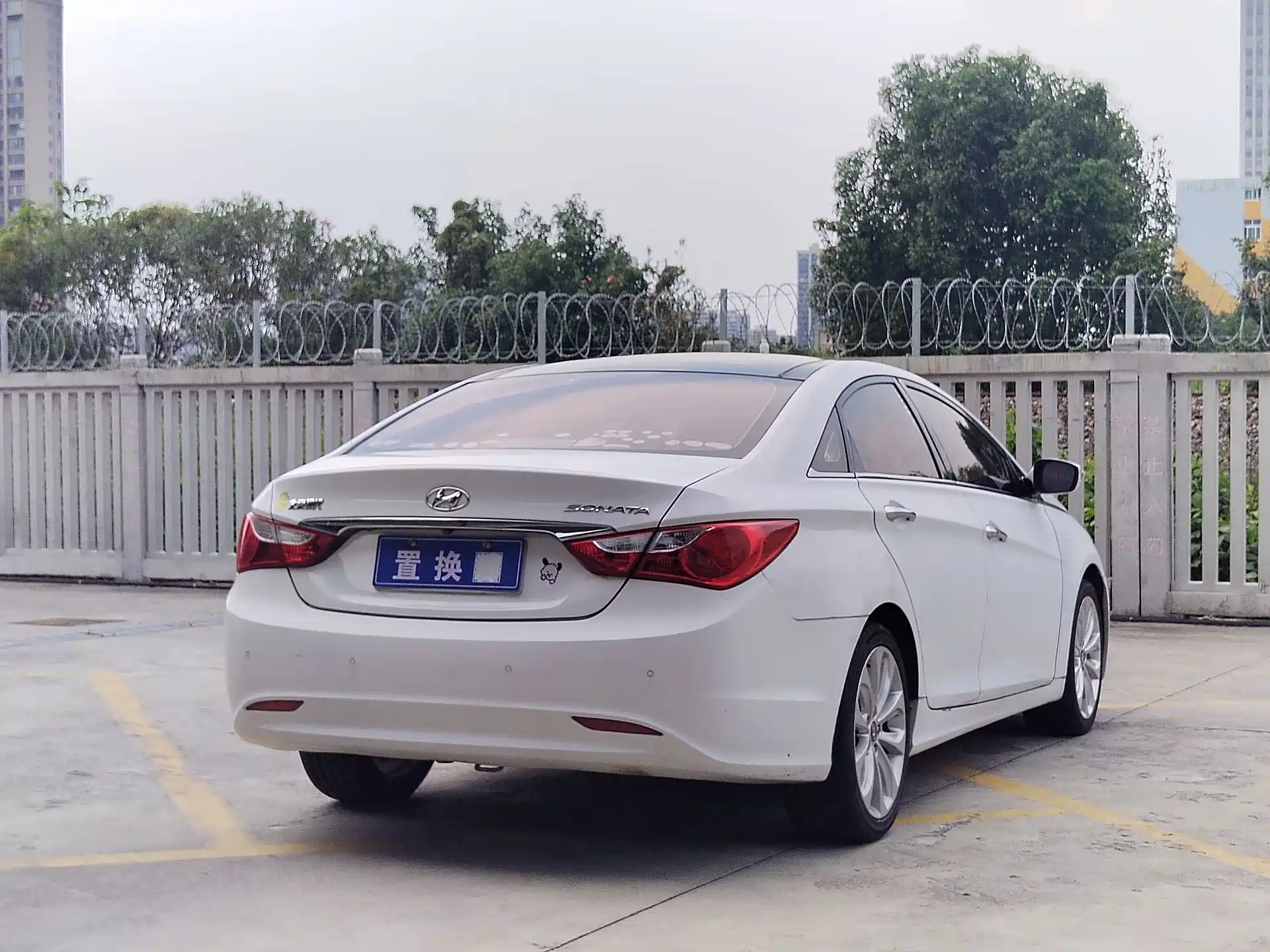 Photo 6 - Hyundai Sonata