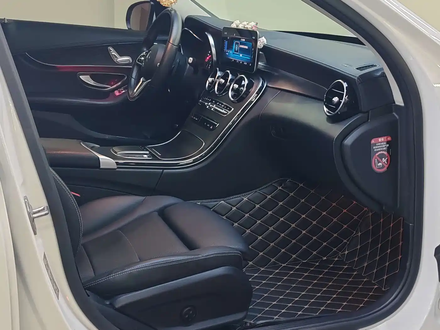 Photo 14 - Mercedes-Benz C-Class