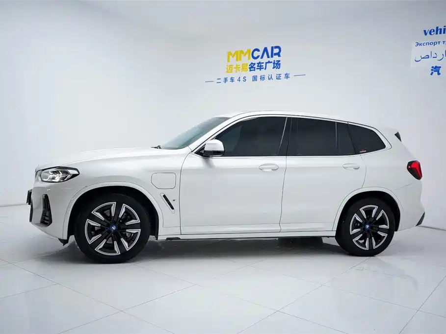 BMW IX3