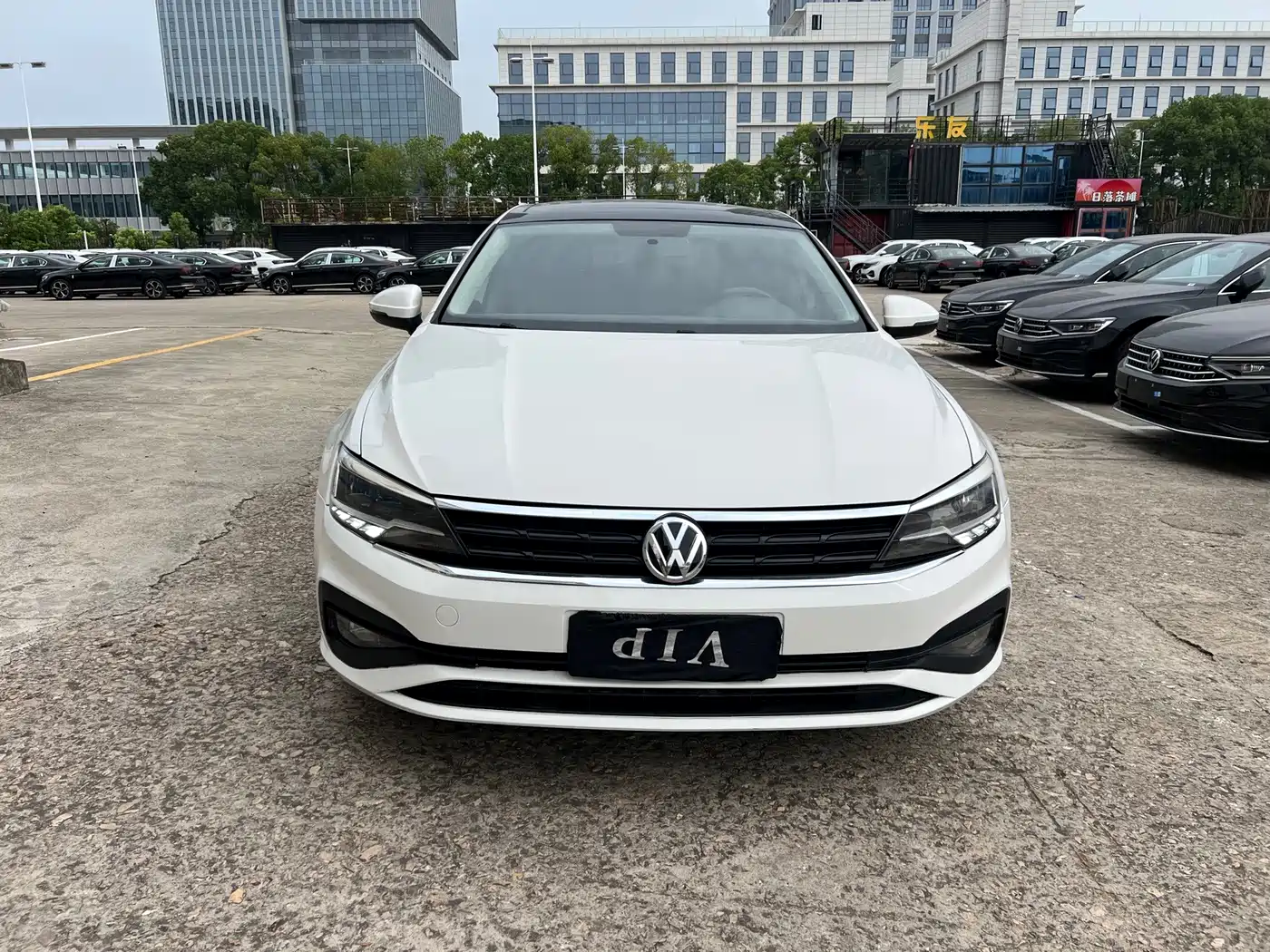 صورة 2 - Volkswagen Lamando