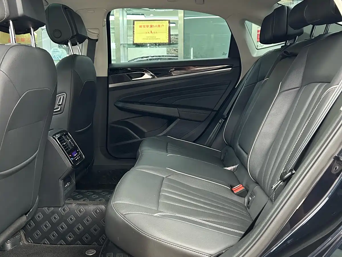 Volkswagen Passat 2024 330TSI Starlight Elite Edition фото 8