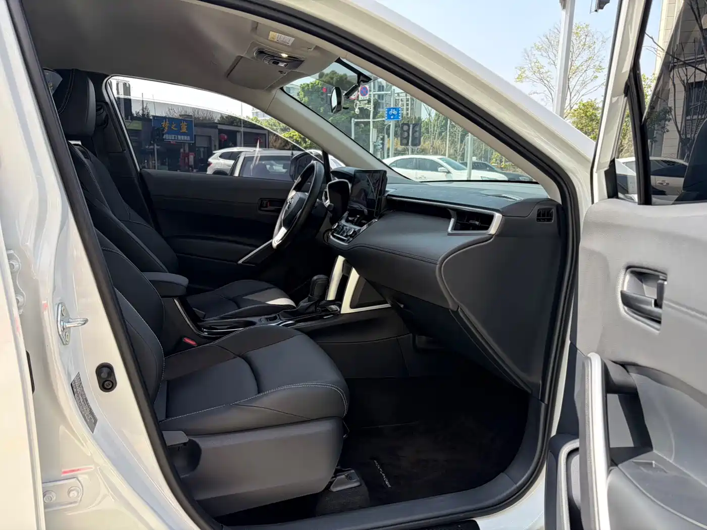Toyota Frontlander 2024 2.0L CVT Elite Plus Edition фото 9