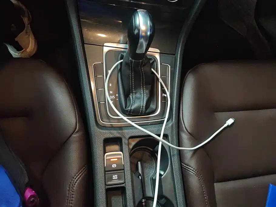Volkswagen Golf 2017 1.6L Auto Comfort Millionth Edition фото 16