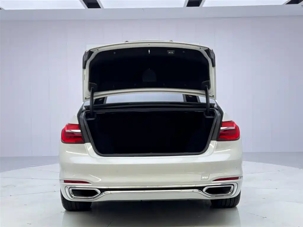 BMW 7 SERIES