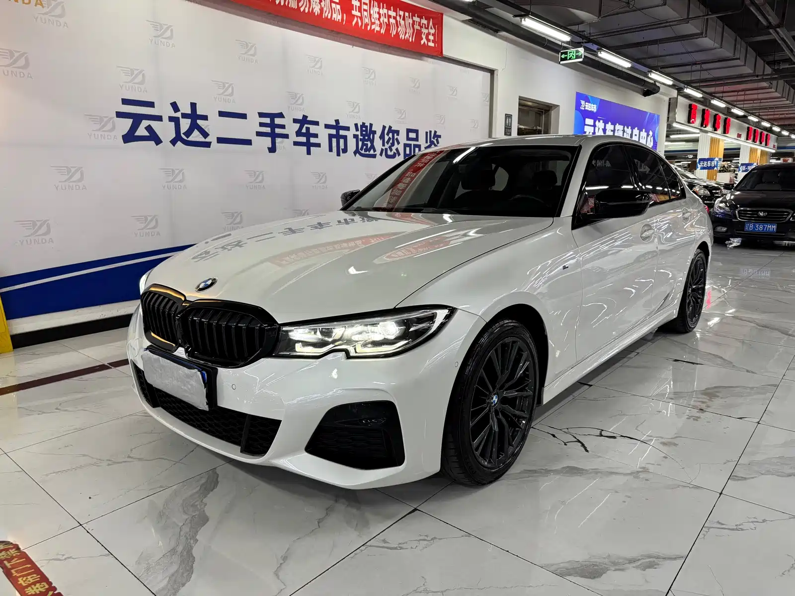 Photo 2 - BMW 3 Series