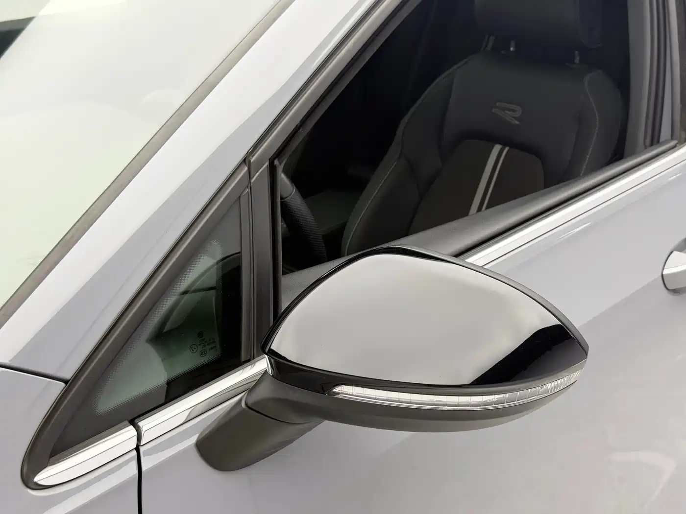 Volkswagen Golf 2023 Facelift 280TSI DSG R-Line фото 8