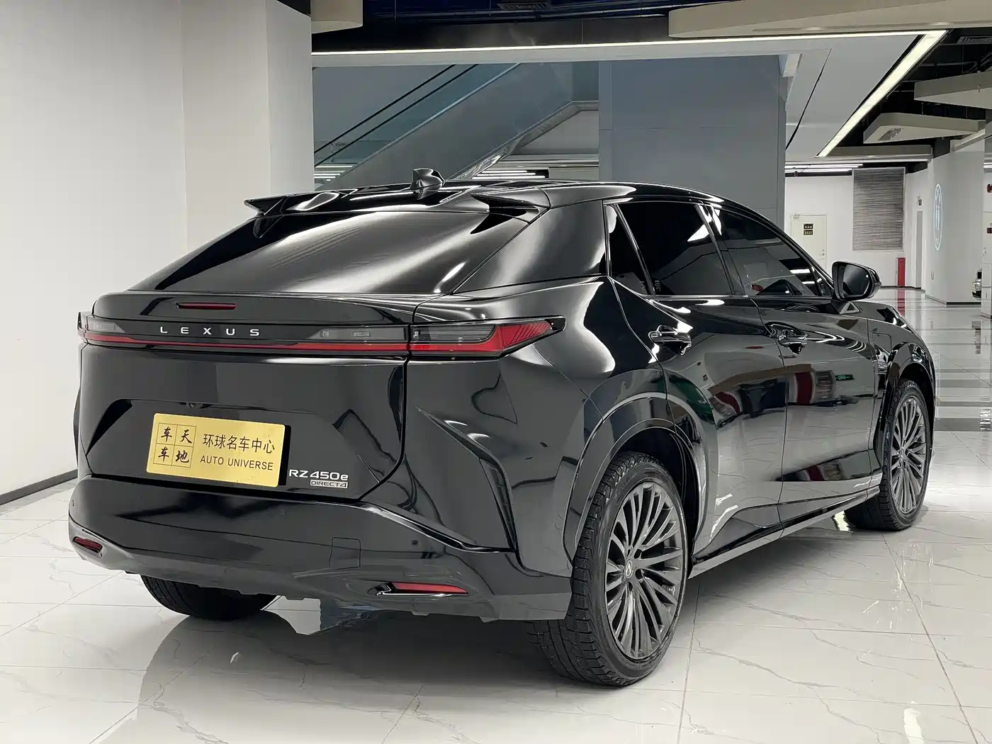 Lexus RZ 2023 450e 4WD Premium фото 4