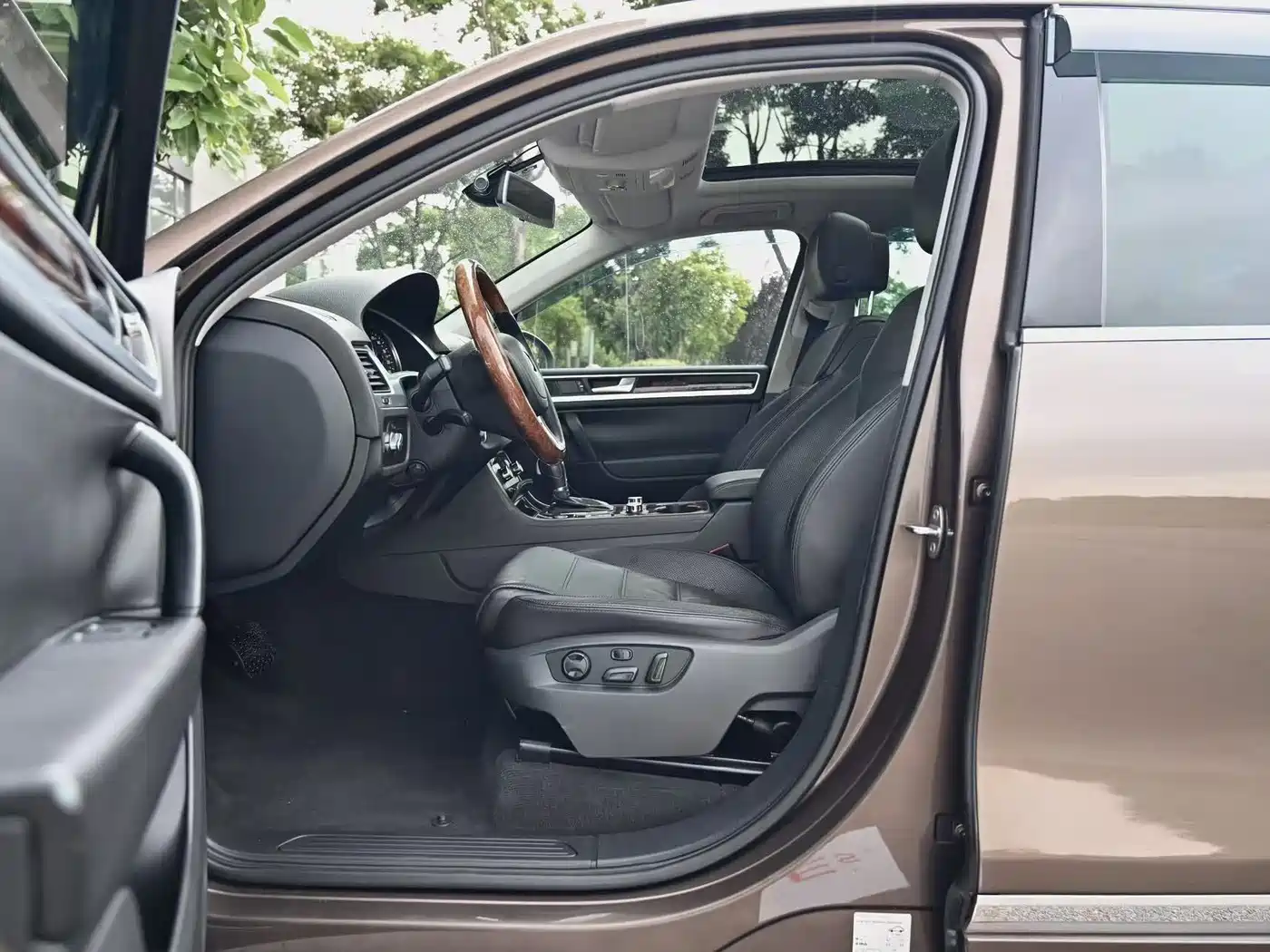 Volkswagen Touareg 2011 3.0TSI Luxury фото 6