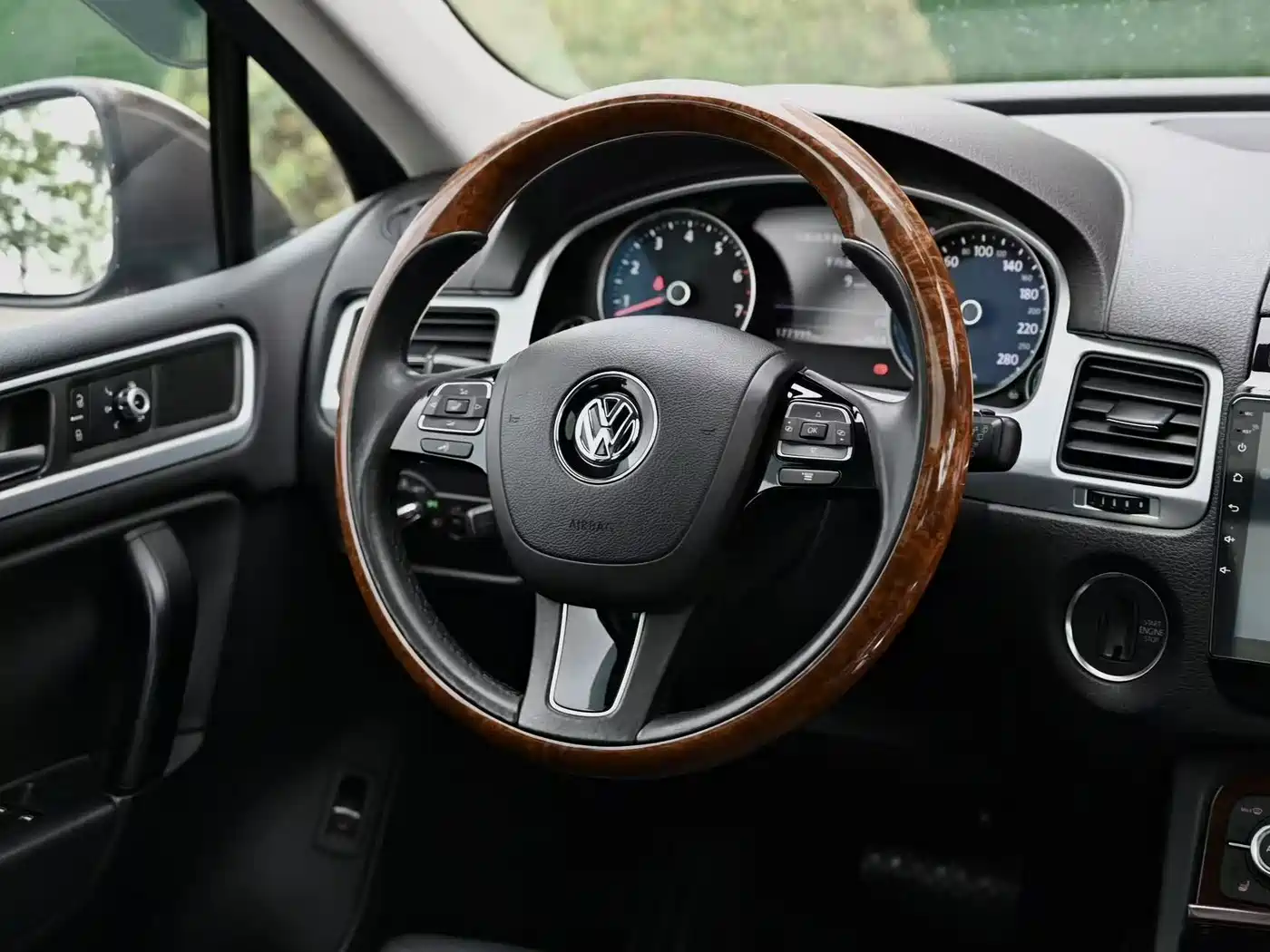 Volkswagen Touareg 2011 3.0TSI Luxury фото 21