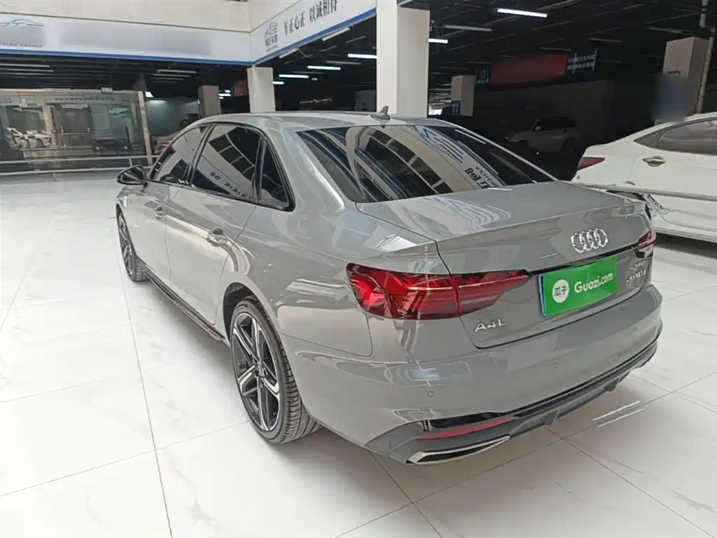 Audi A4L 2025 2 Million Celebration Edition 40 TFSI Luxury Dynamic фото 5