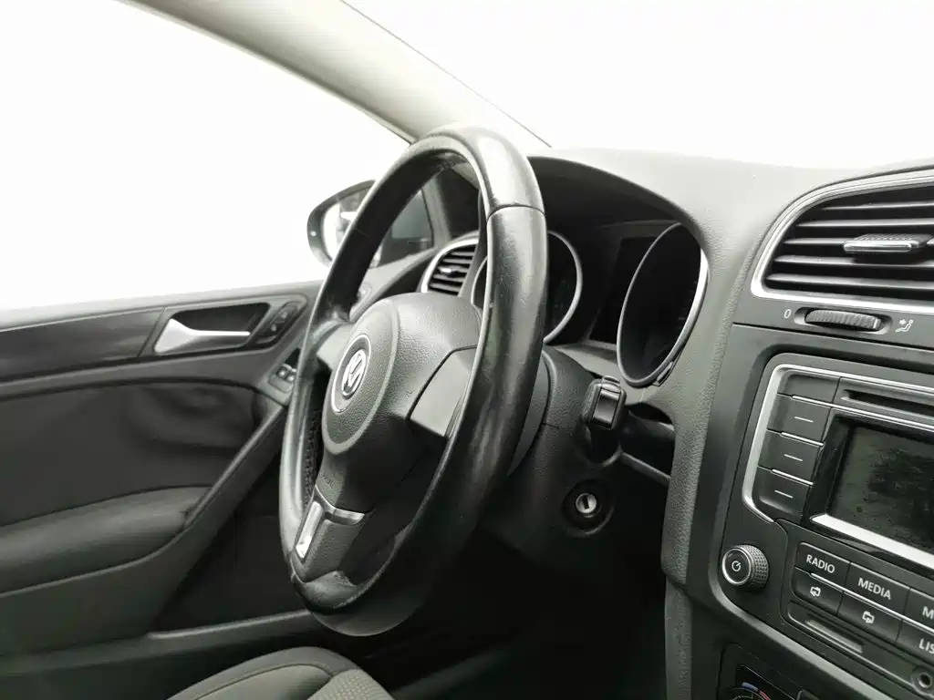 Фото 22 - Volkswagen Golf
