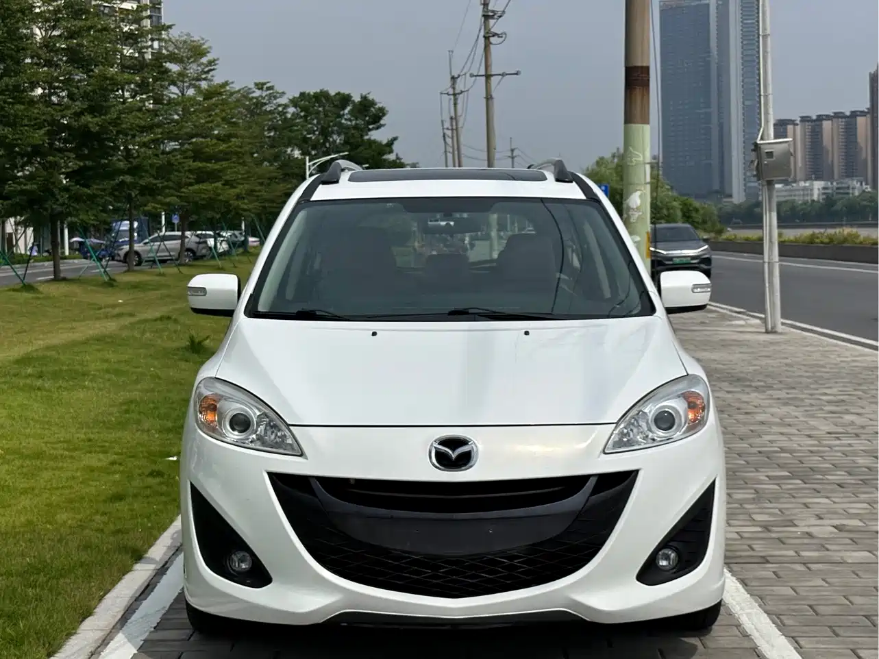 Mazda Mazda5 2014 2013 2.0L Automatic Luxury
