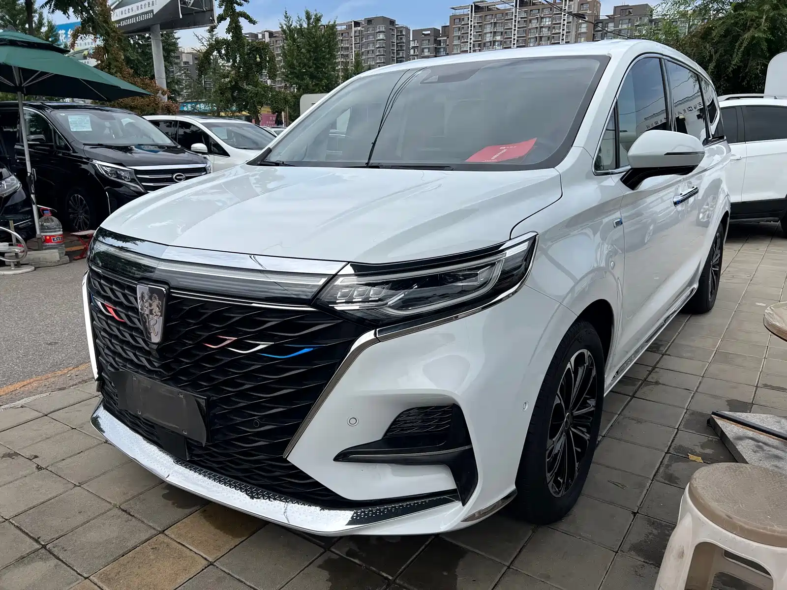 Фото 1 - Roewe iMAX8