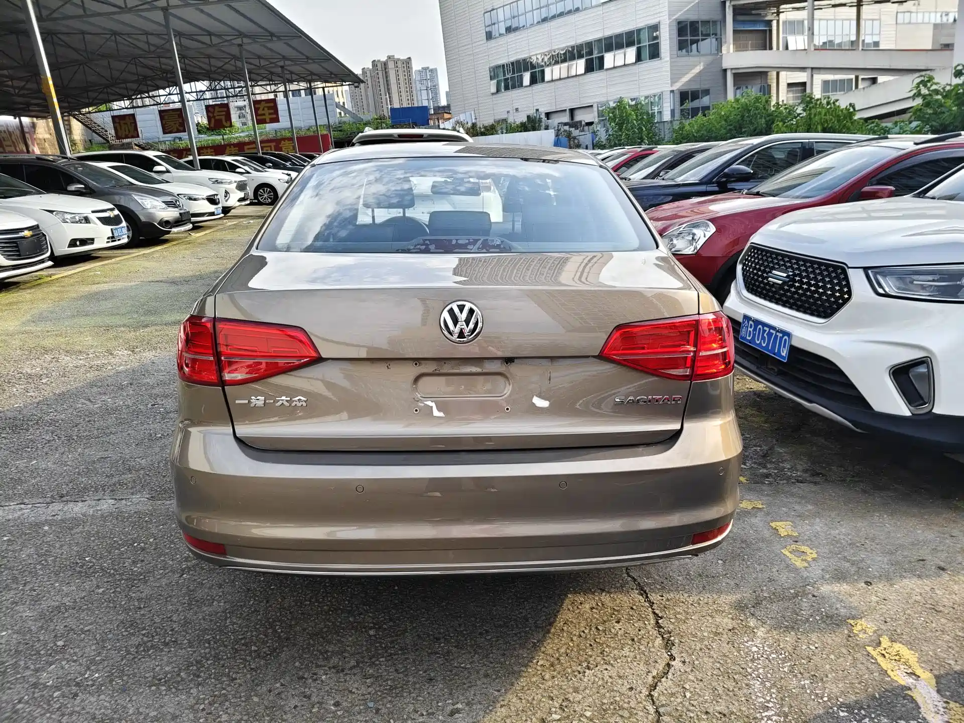 Фото 8 - Volkswagen Sagitar