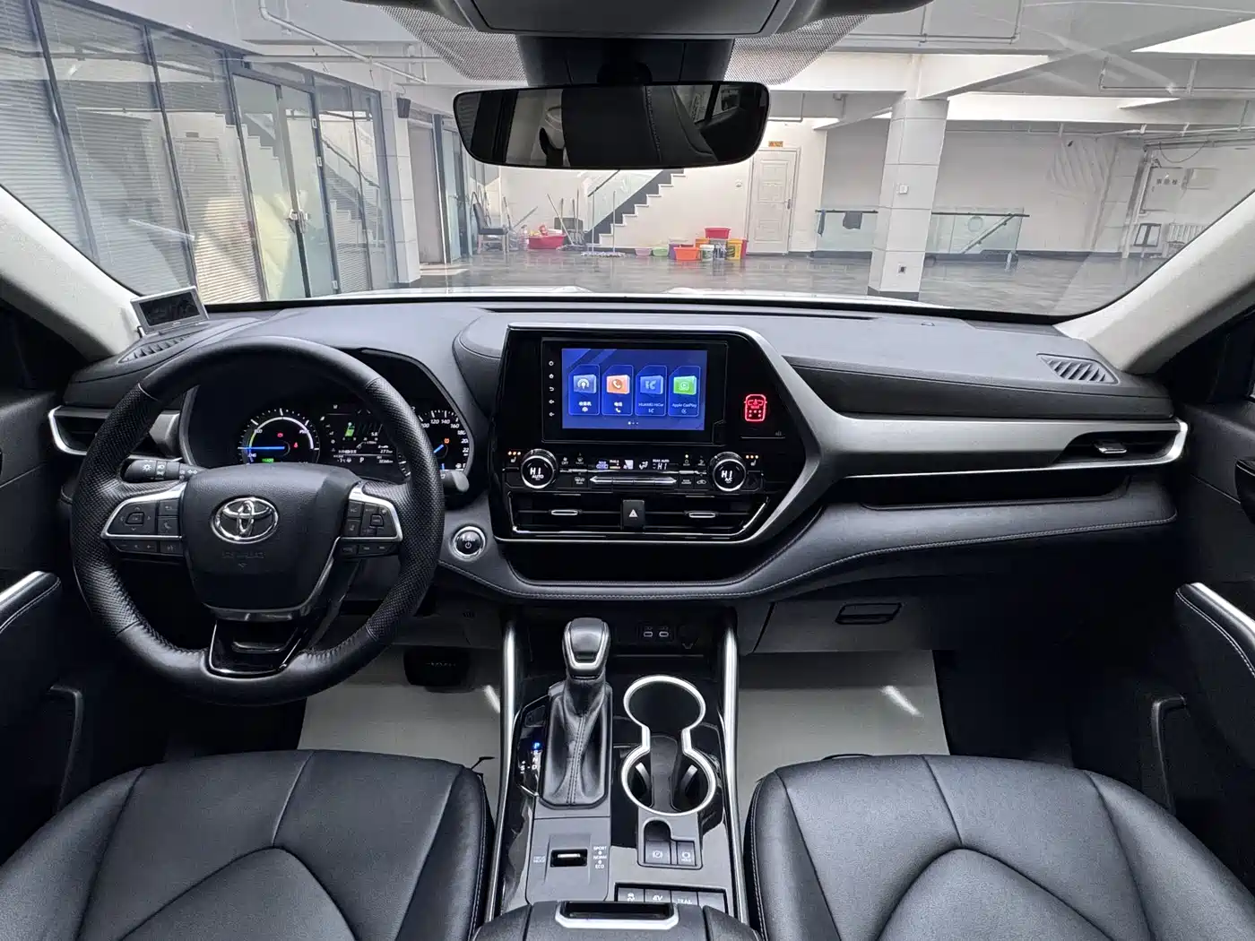 Toyota Highlander 2023 2.5L Smart Hybrid Dual Engine AWD Luxury 7-Seater фото 9