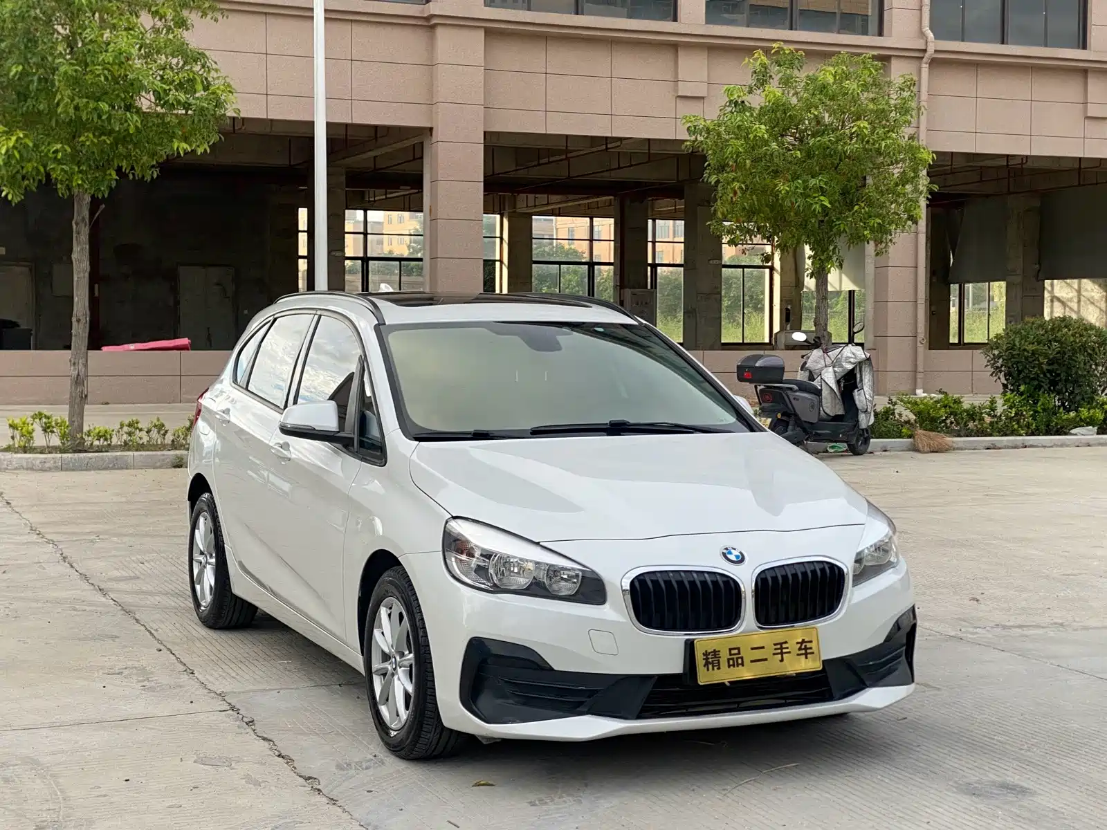 Фото 3 - BMW 2 Series Touring