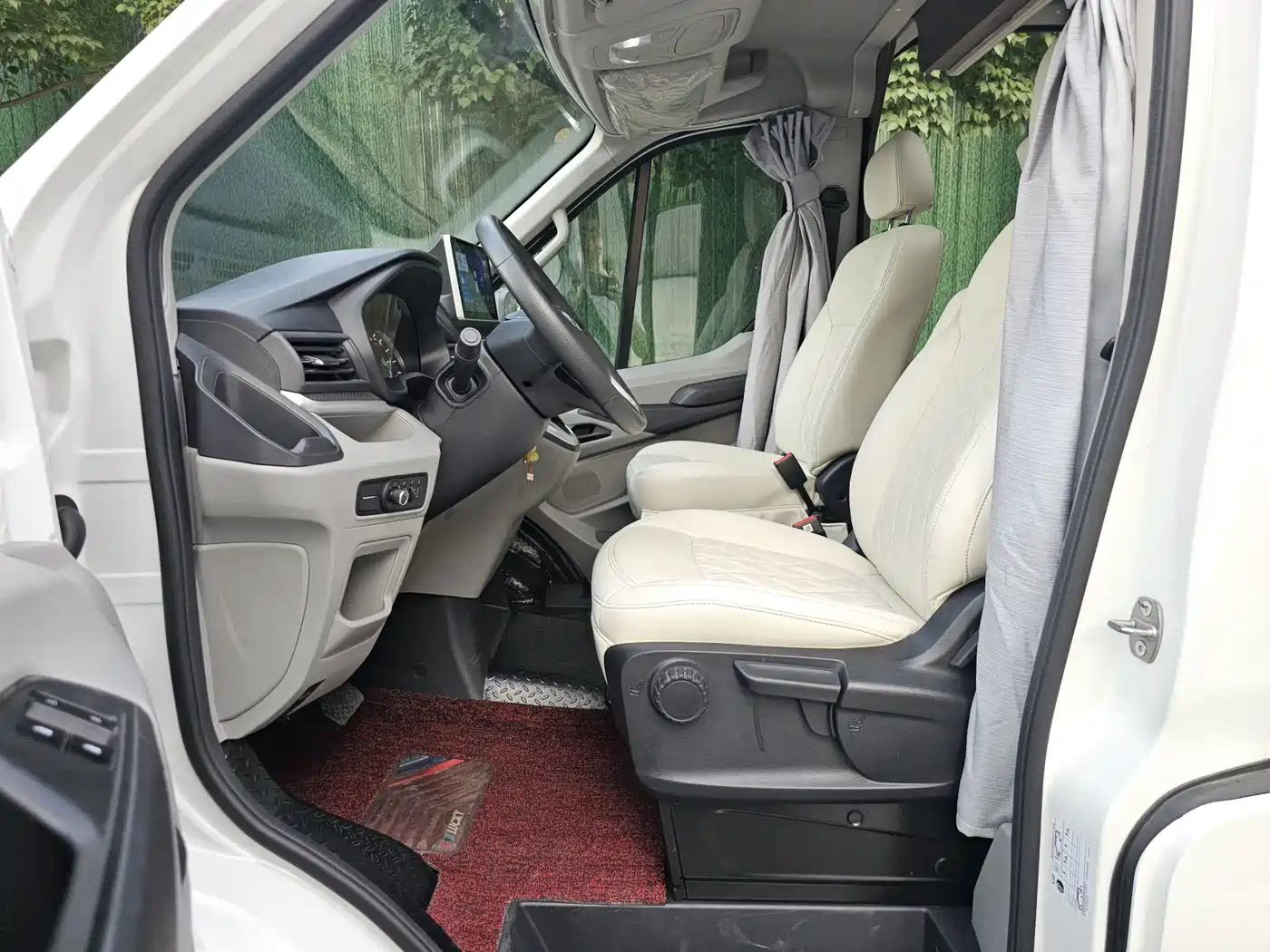 SAIC Maxus MAXUS V90 RV 2022 2021 2.0T Travel Home V90 Self-Contained Class B RV Luxury Transverse Bed