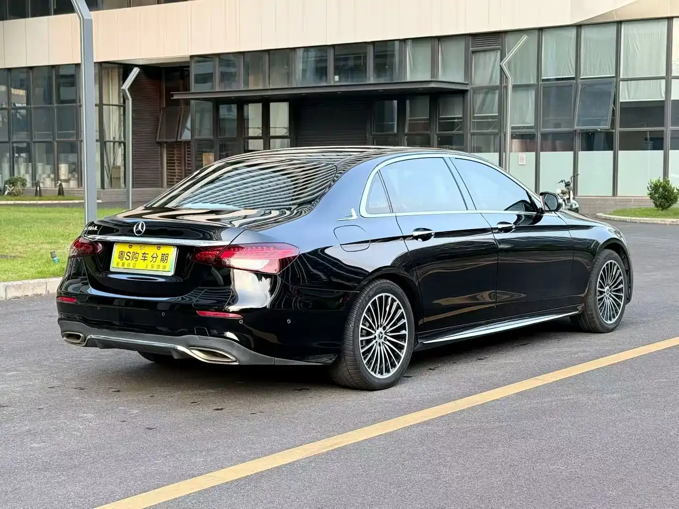 Mercedes-Benz E-Class New Energy 2022 Facelift II E 350 e L Plug-in Hybrid Sports Sedan фото 9