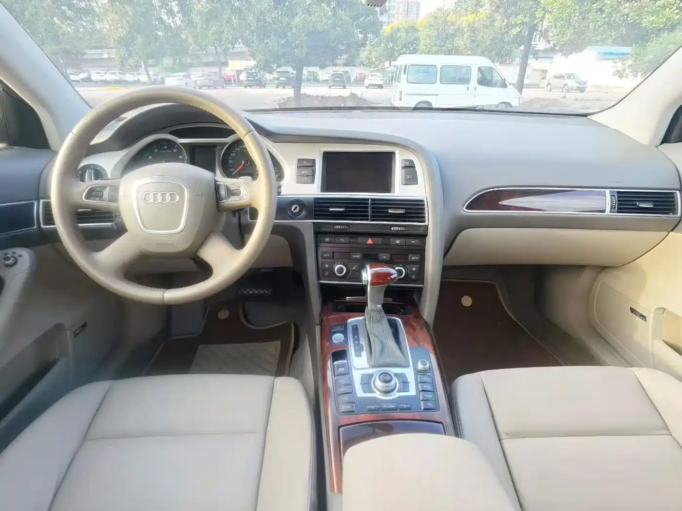 Фото 5 - Audi A6L
