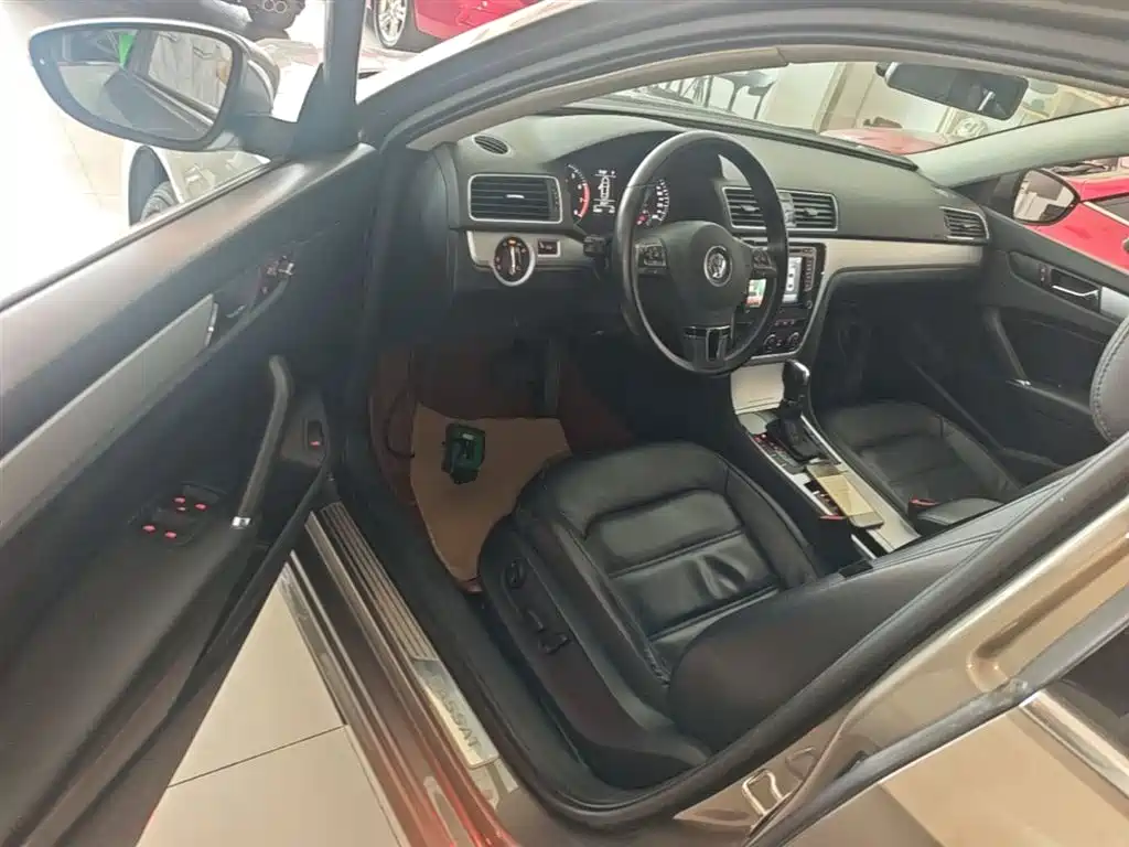 Volkswagen Passat 2015 1.8TSI DSG Honor Edition фото 16