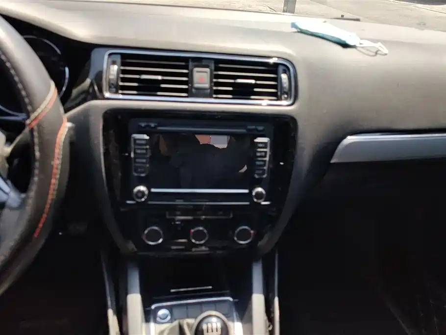 Volkswagen Sagitar 2015 1.6L Manual Comfort фото 13