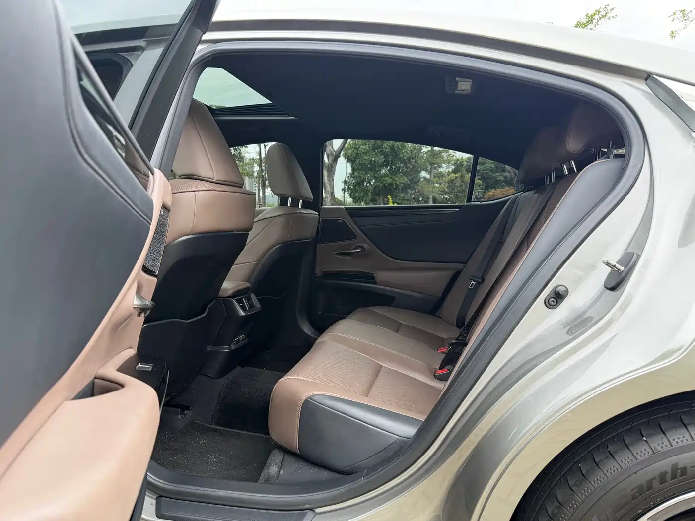 Lexus ES 2022 200 Excellence Edition фото 5