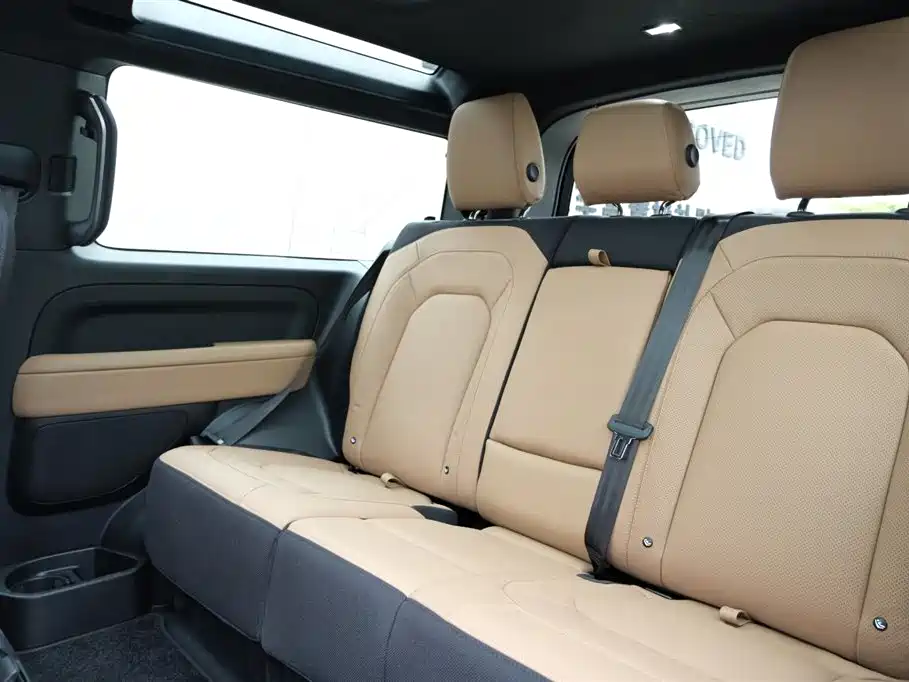 Land Rover Defender 2025 90 3.0T P400 X-Dynamic HSE фото 15