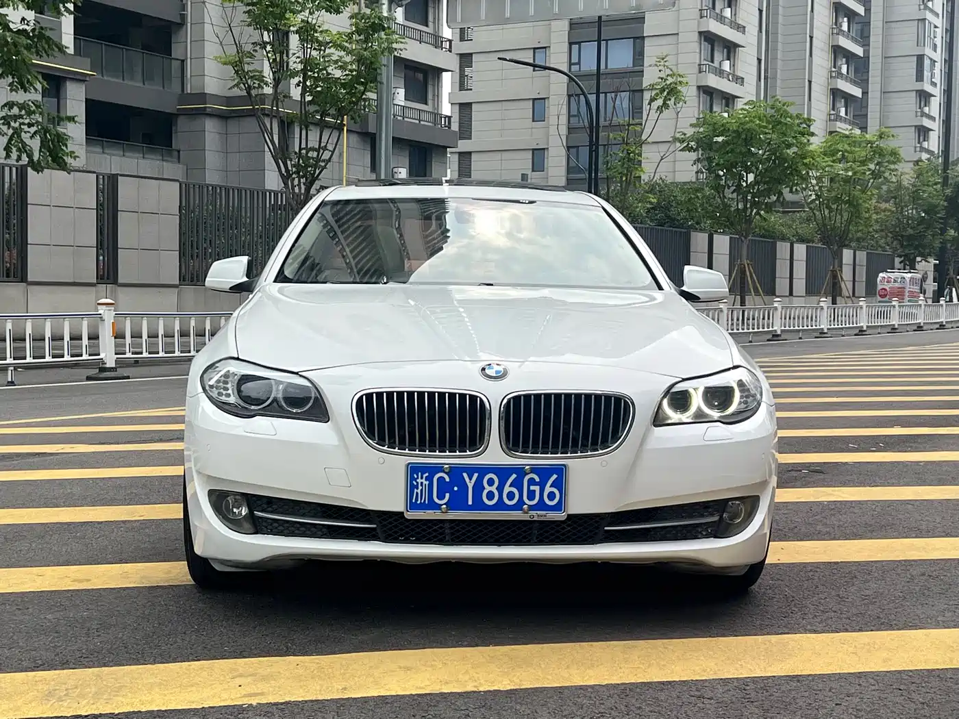 BMW 5 Series 2011 523Li Luxury фото 4
