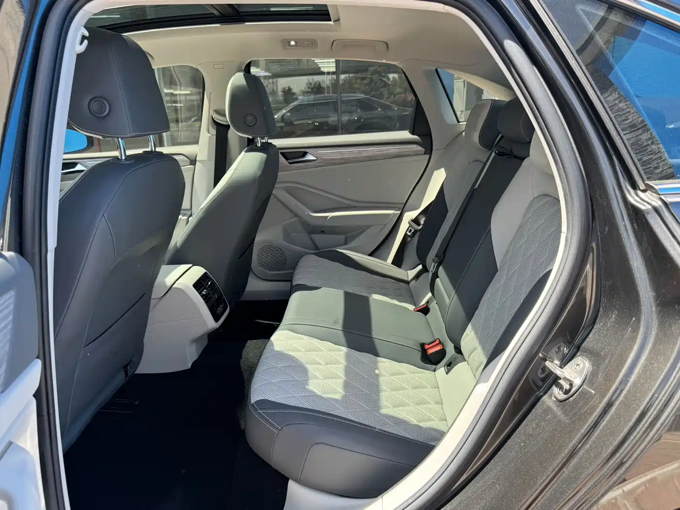 Volkswagen Sagitar 2023 280TSI DSG Surpass Plus Edition фото 10