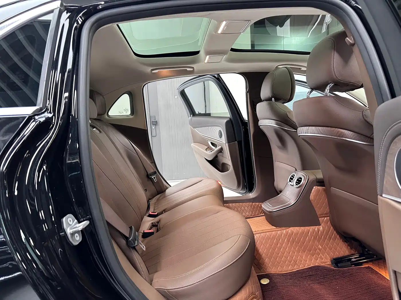 Mercedes-Benz E-Class 2022 E 300 L Fashion фото 14