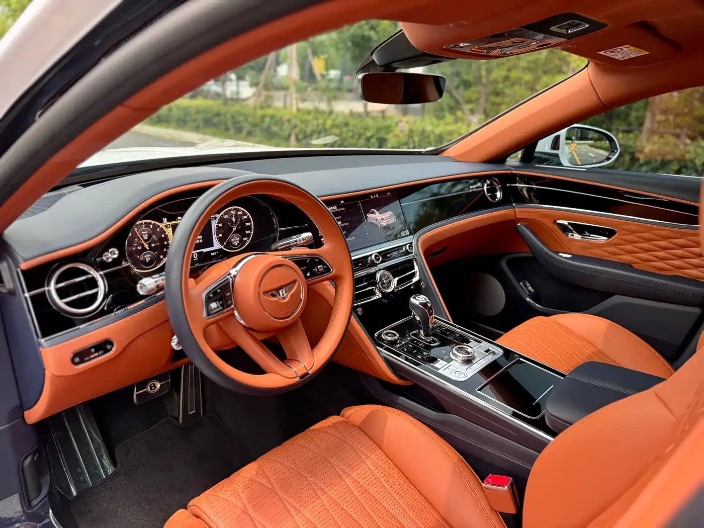 Фото 4 - Bentley Flying Spur Plug-in Hybrid