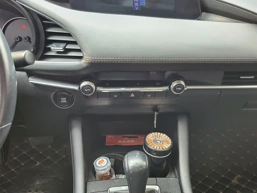 Mazda Mazda3 Axela 2020 2.0L Automatic Stylish Edition фото 7