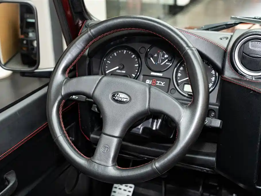 Land Rover Defender фото 16