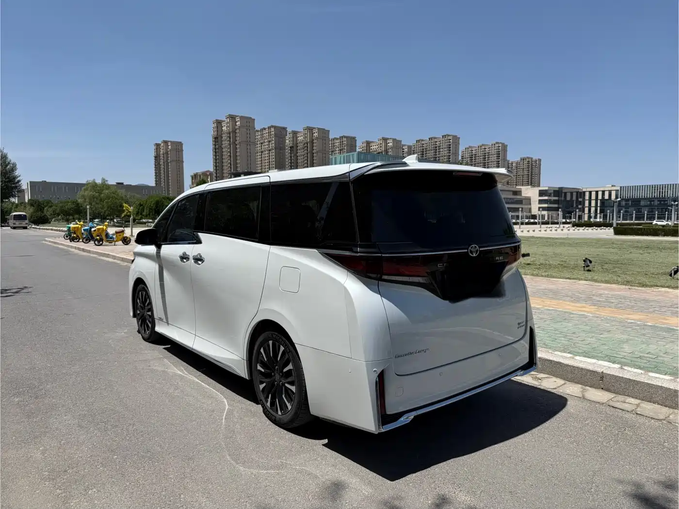 Toyota Vellfire 2024 Crown Hybrid 2.5L Executive Premium Edition фото 6