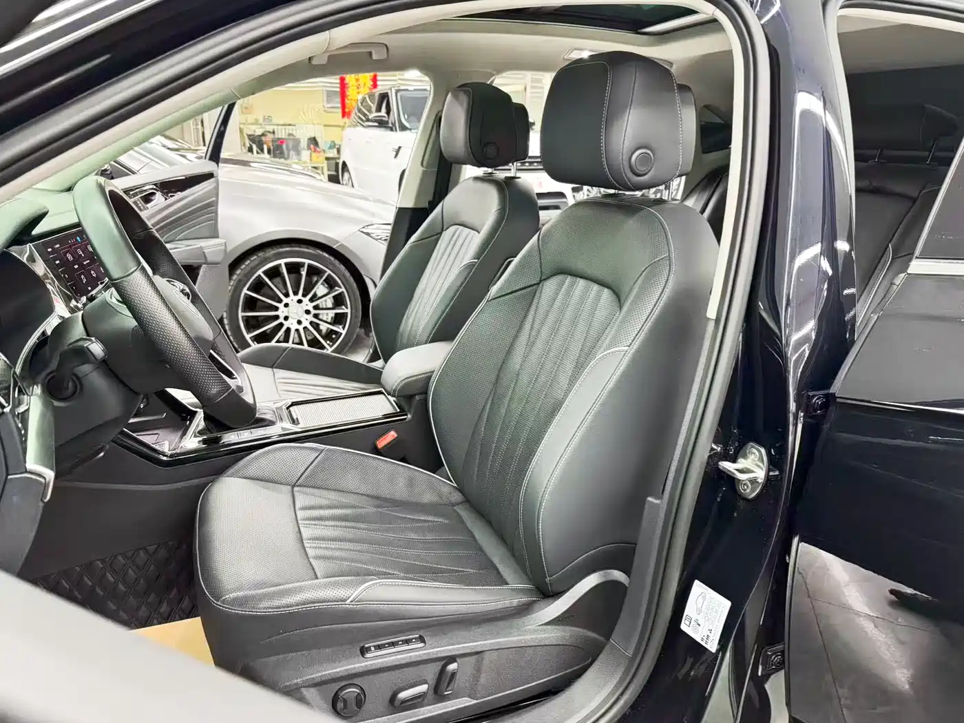 Volkswagen Passat 2023 Facelift 330TSI Starlight Luxury Edition фото 15