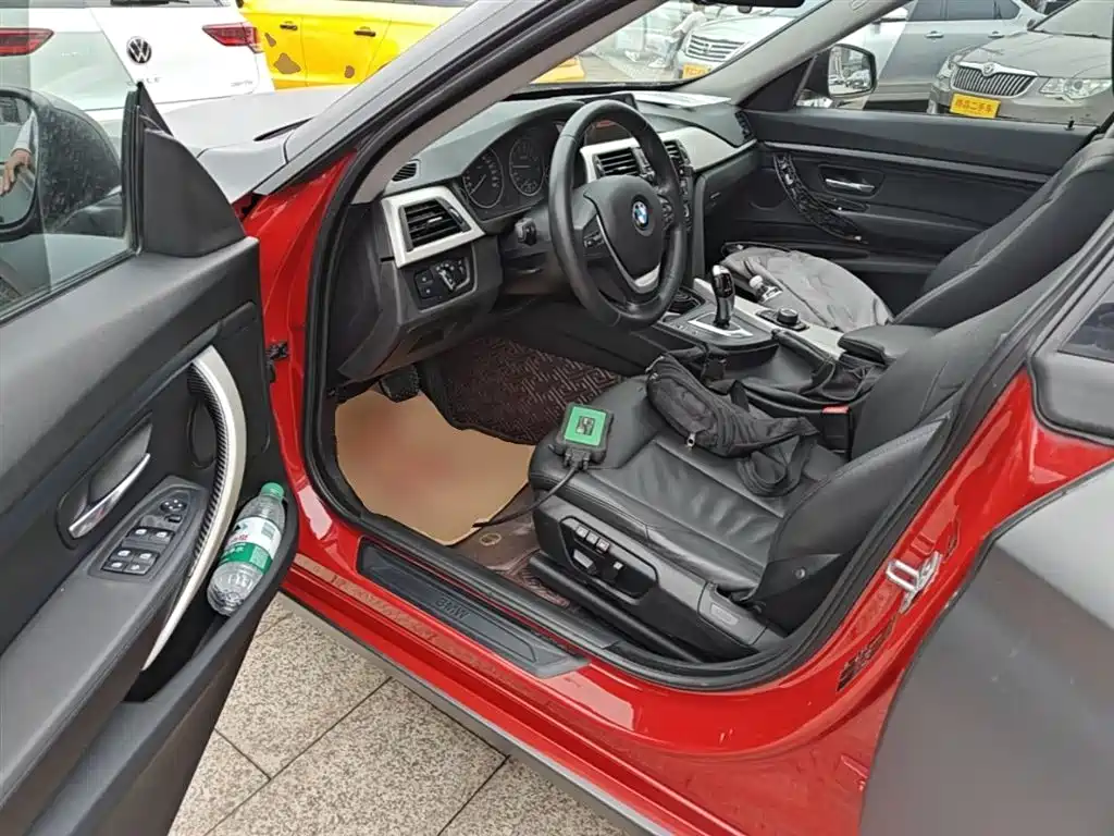 BMW 3 Series GT 2013 Model 320i Leading фото 16