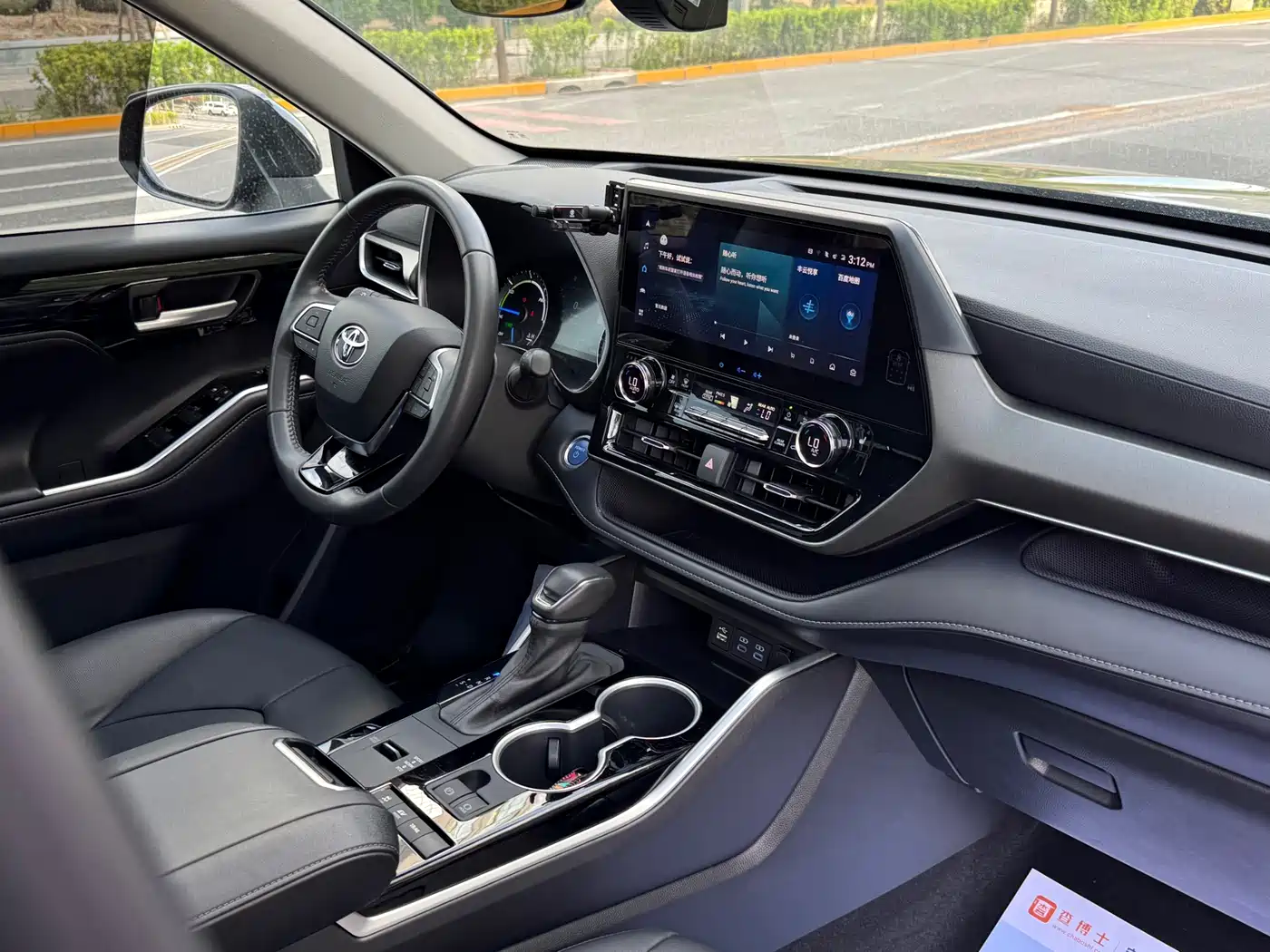 Toyota Highlander 2022 Model Dual Engine 2.5L 4WD Premium Edition 7-Seater фото 20