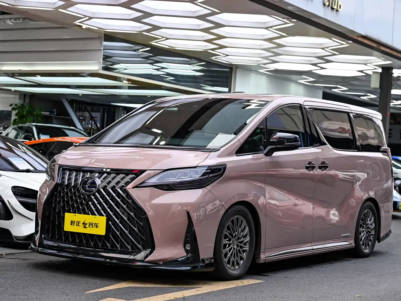 Lexus LM 2020 300h 4-Seat Imperial Edition
