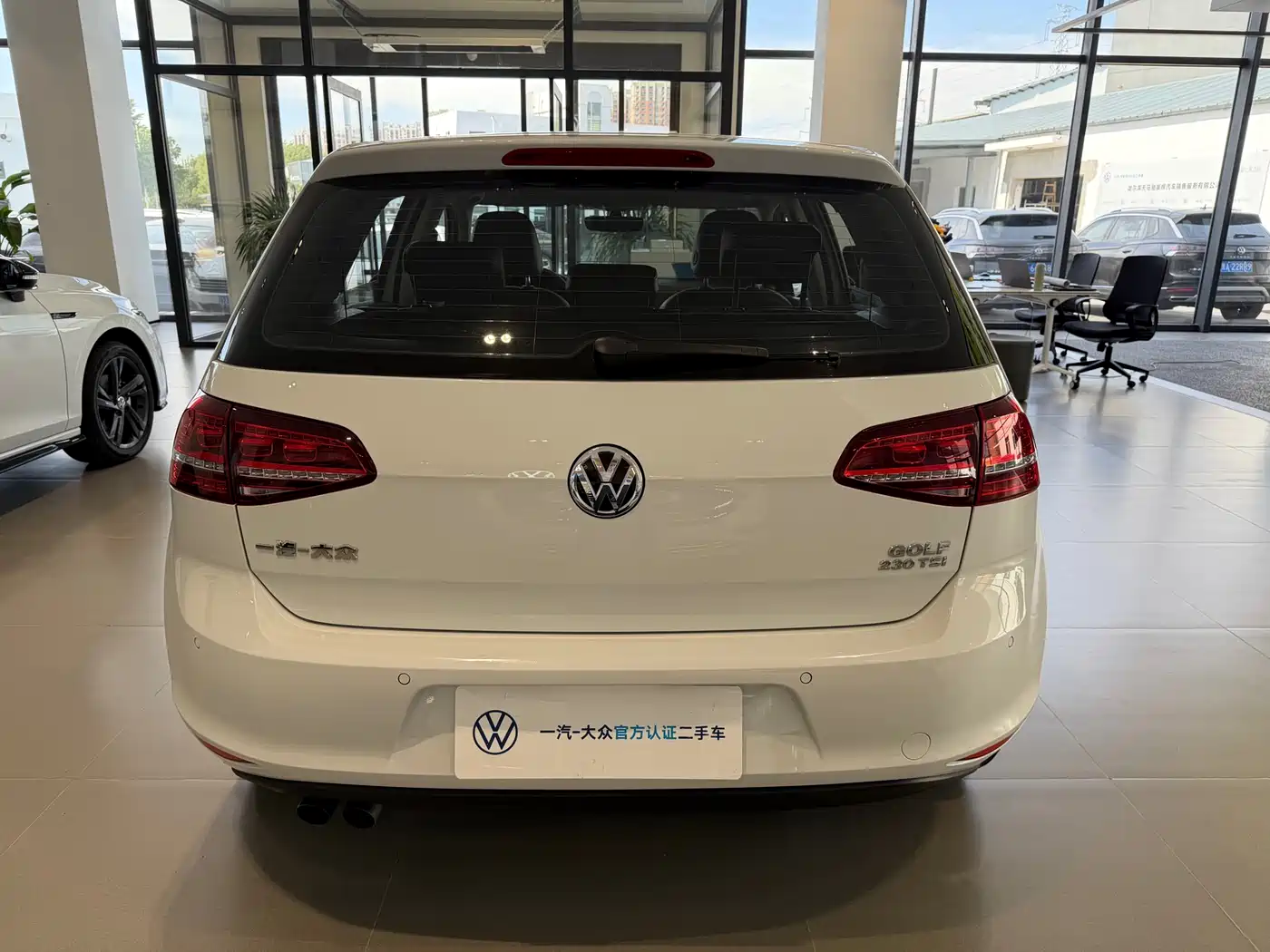Volkswagen Golf 2017 230TSI Auto Luxury Millionth Anniversary Edition фото 5