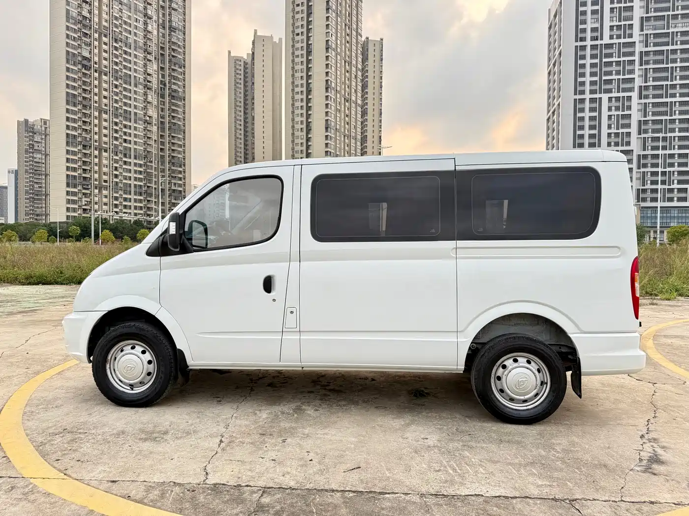 SAIC Maxus Xintu V80 2021 2.0T PLUS Manual Urban Edition Short Wheelbase Ultra-Low Roof 7/8/9 Seats фото 8