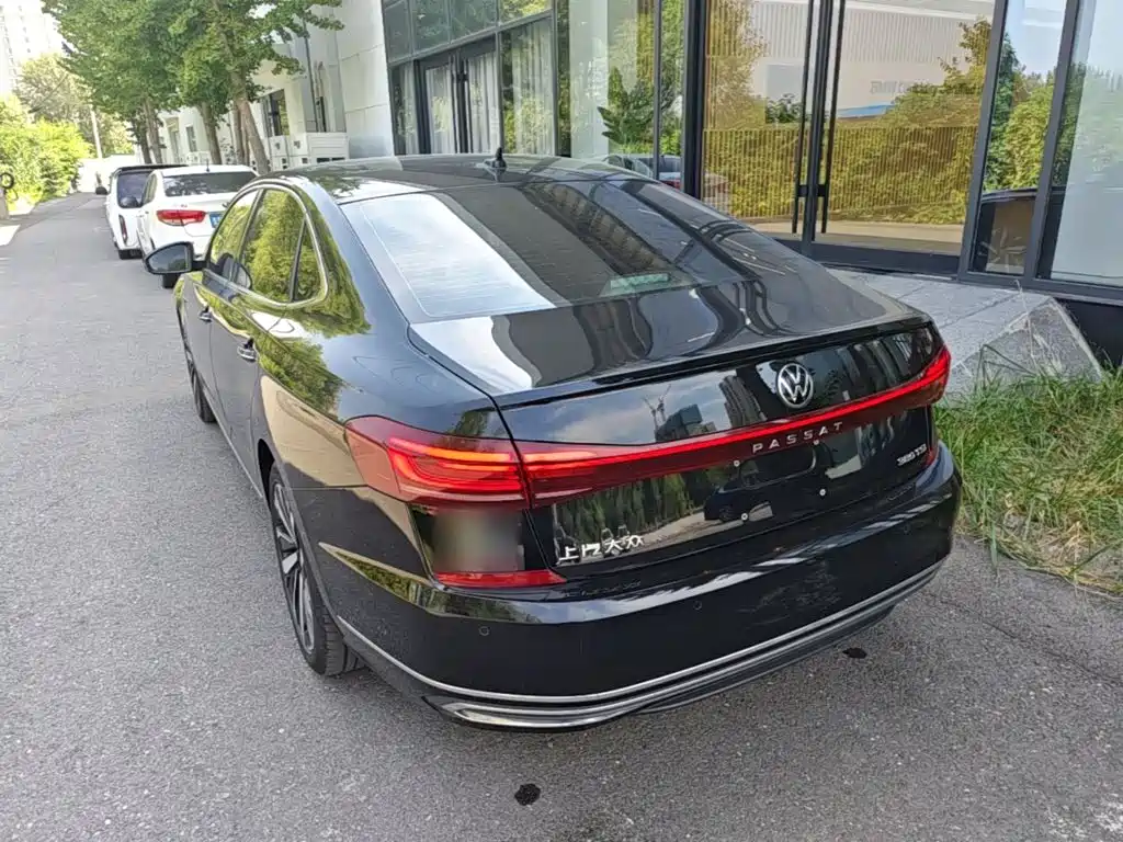 Photo 5 - Volkswagen Passat