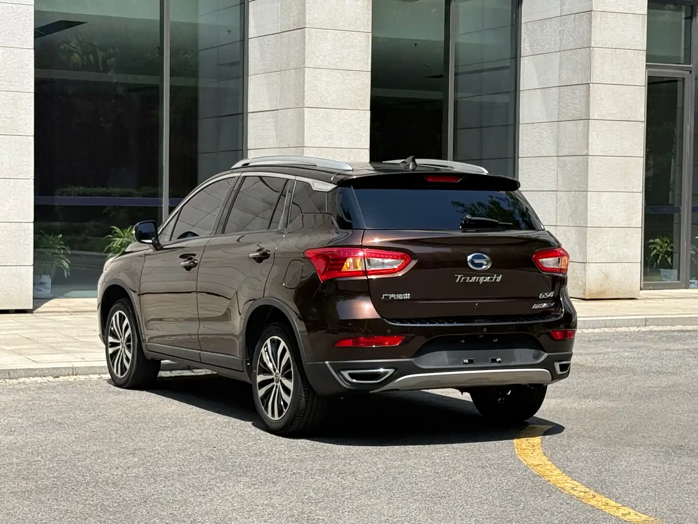 GAC Trumpchi Trumpchi GS4 New Energy 2017 1.5L PHEV Premium Edition фото 18