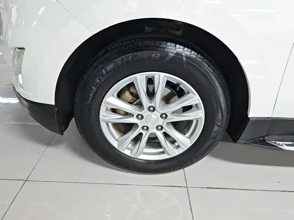 Фото 23 - Chevrolet Equinox