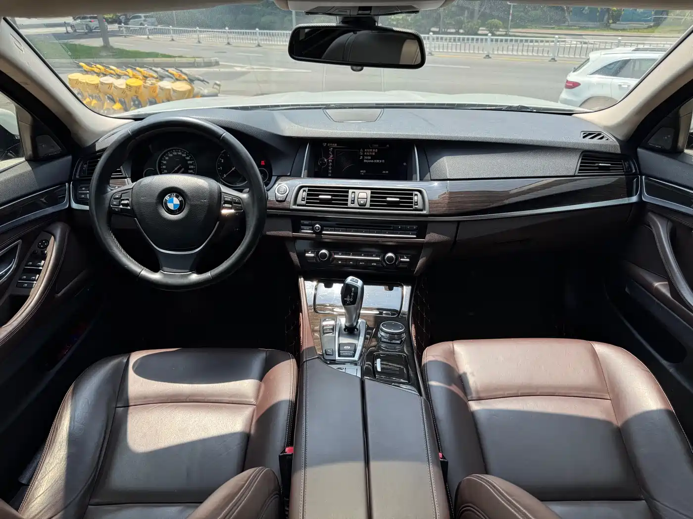 BMW 5 Series 2014 525Li Luxury Design Package фото 10