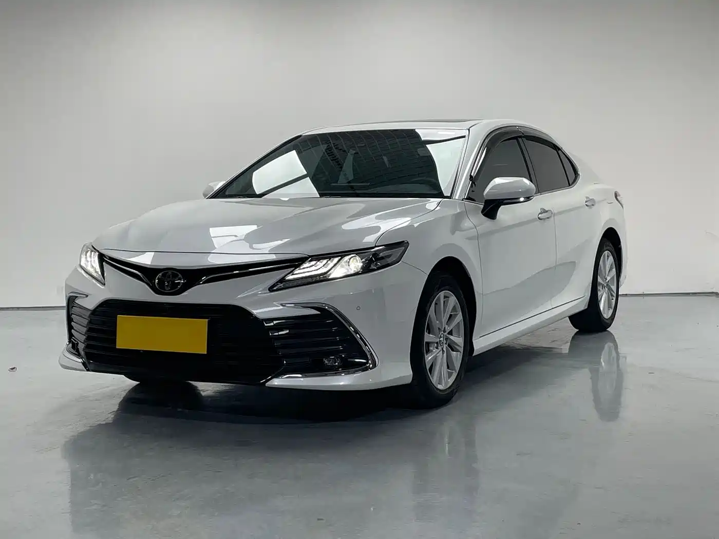 Toyota Camry 2023 2.0G Luxury Edition