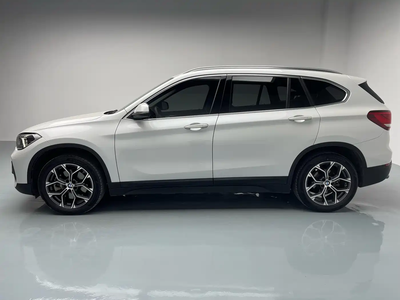 BMW X1 2021 sDrive25Li Leading фото 5