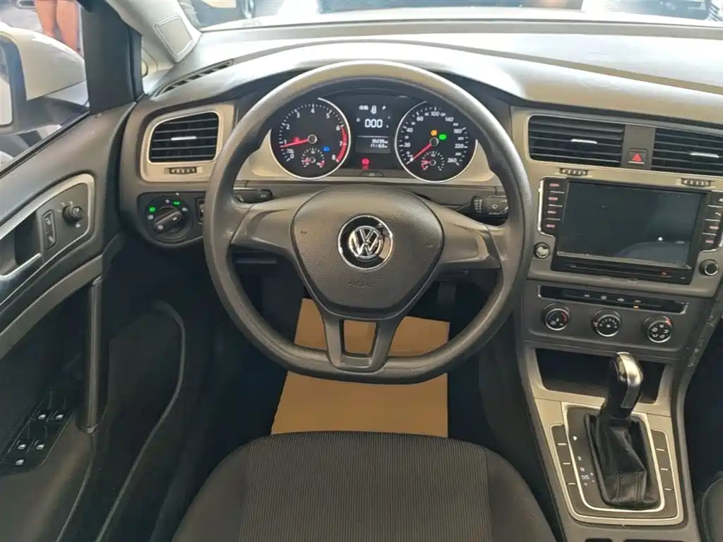 Volkswagen Golf 2015 1.6L Automatic Fashion фото 11