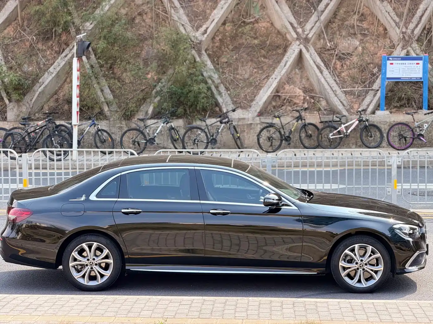 Mercedes-Benz E-Class 2023 Facelift E 300 L Sport Luxury фото 4