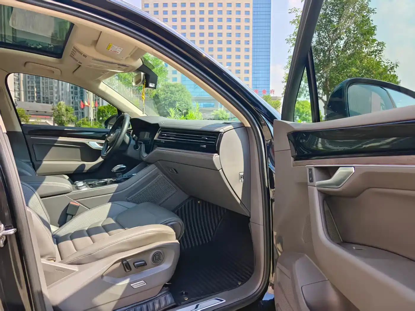 Volkswagen Touareg 2022 3.0TSI Rui Xiang Edition Gloss Black Sport Package фото 26
